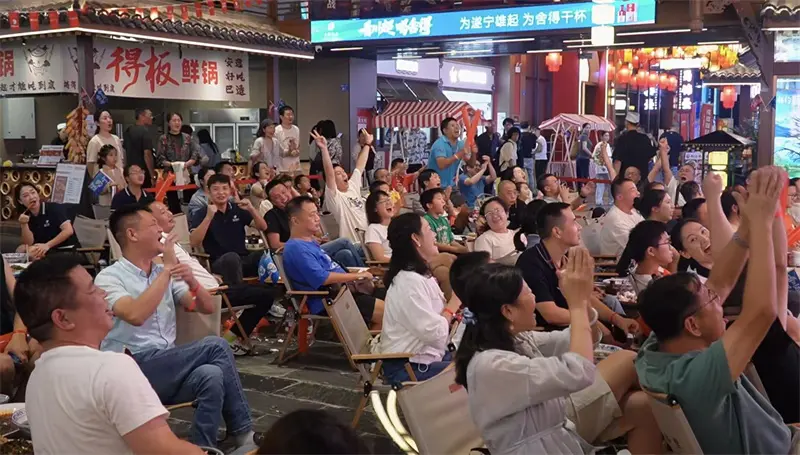 讨论足球早, 球迷在这里 讨论足球早, 球迷在这里