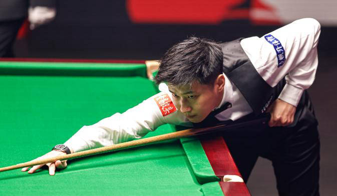 日继续激烈, 马奎尔首局 日继续激烈, 马奎尔首局