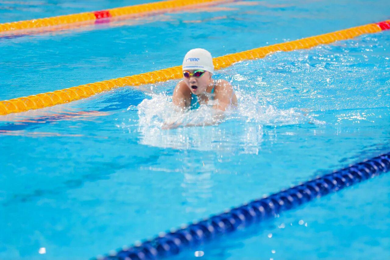 胡芊翯是怡, 未来之星